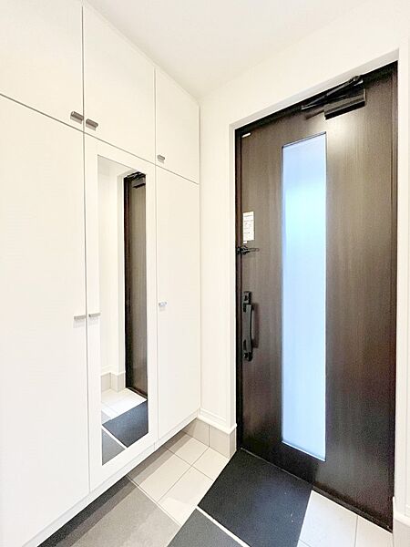 家族の帰宅やお客様をあたたかく迎える玄関