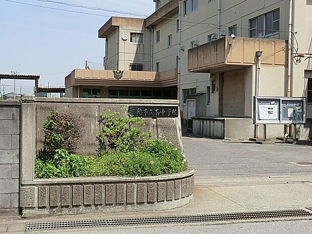 中学校 900m 三郷市立南中学校