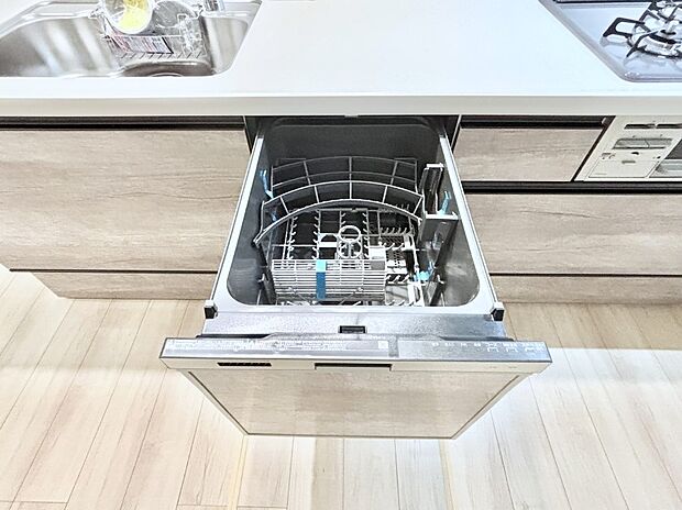 面倒なお片づけは食洗機にお任せ！家事の負担が減って、時間にも気持ちにもゆとりができます。