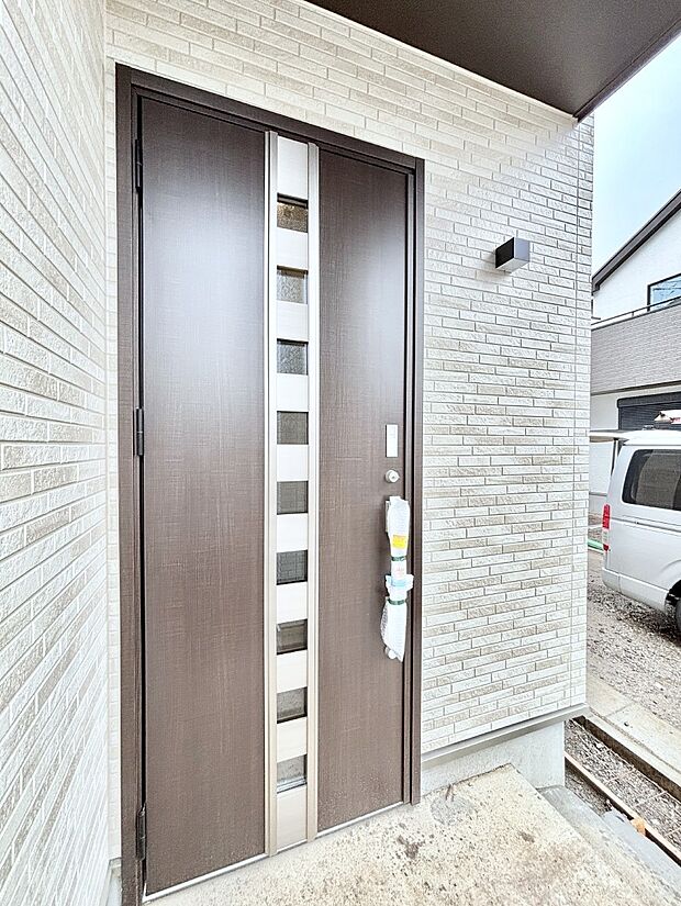 住まいの顔を演出する、玄関ドア。 