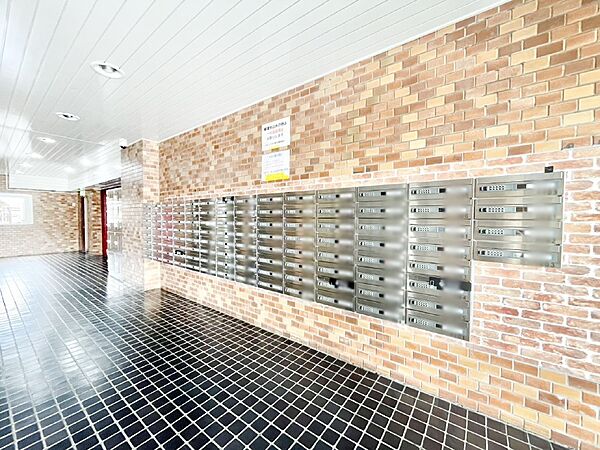 留守時のお荷物の受け取りもできる宅配ボックス＆郵便受け