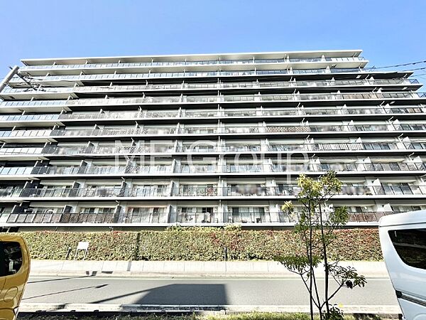 心地よい暮らしが送れそう！陽光と開放感に恵まれた最上階の南東向きの部屋です。