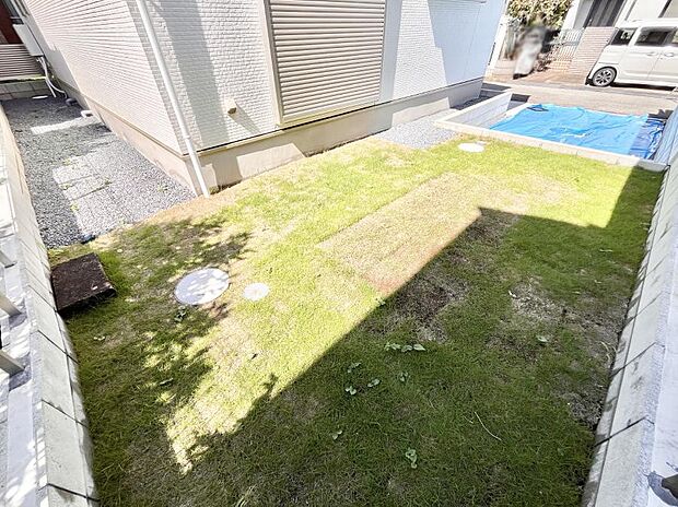 ガーデニングや家庭菜園も楽しめるお庭付き。