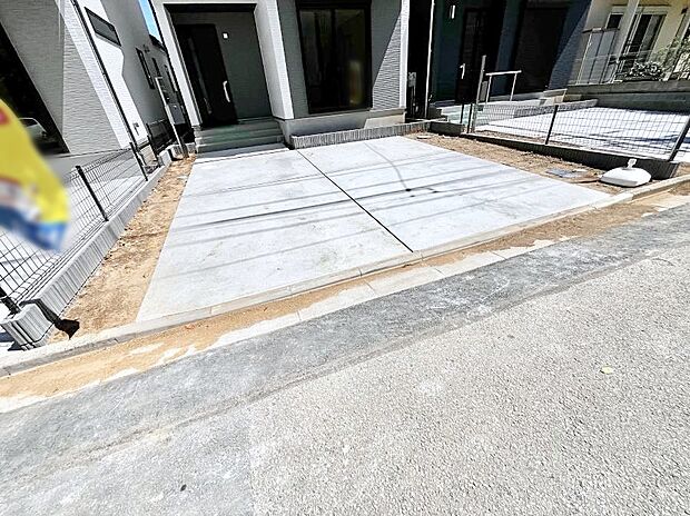 駐車2台可能!急なお客様の駐車に。また、ご家族の自転車スペースとしても大活躍。
