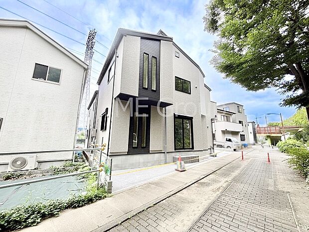 洗練された外観、上質な住空間が広がる室内は永く安心して過ごせる住居です。