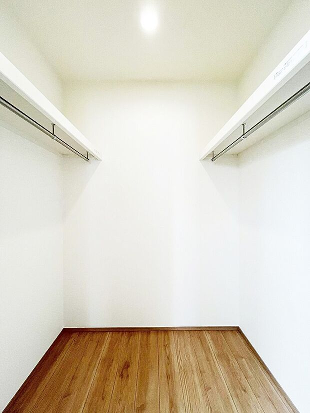 ウォークインクローゼットの活用で生活空間スッキリ