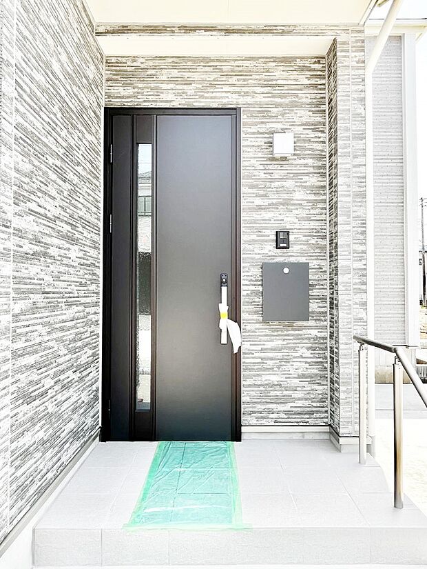 大切な家族、来客を出迎える玄関。