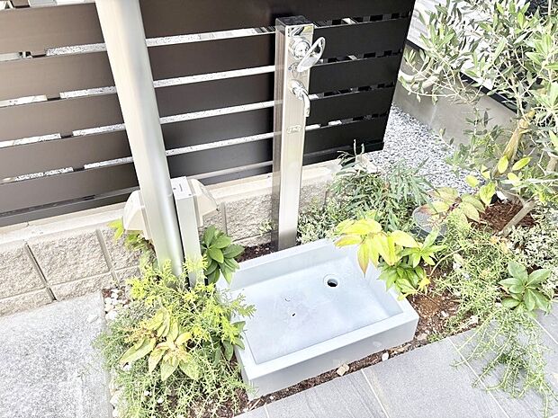 ガーデニングやお掃除に便利な外水栓  
