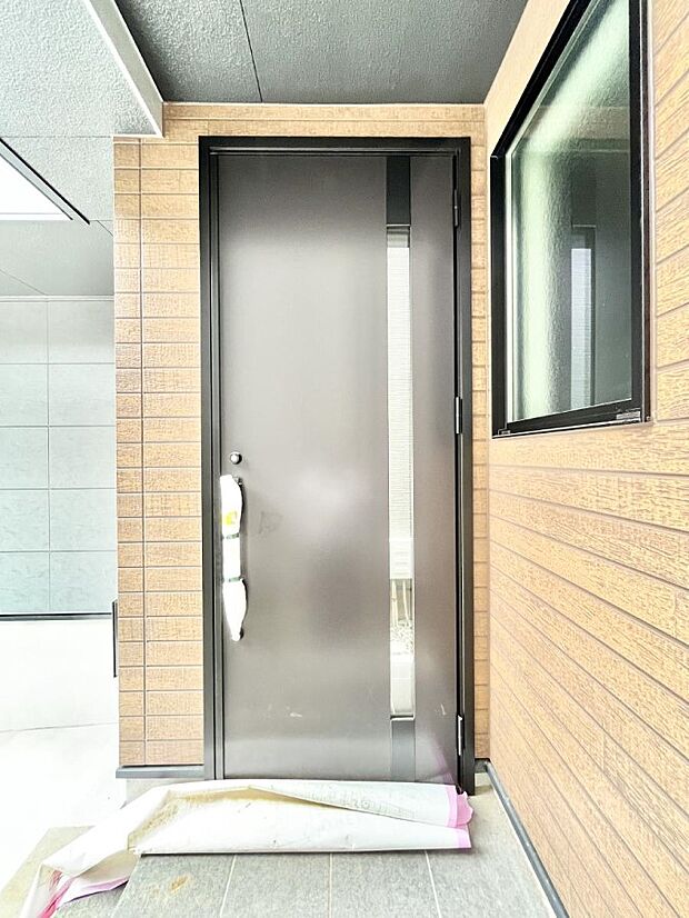 住まいの顔を演出する、玄関ドア。