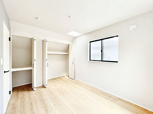 クローゼット付きのお部屋で充実したプライベート時間を過ごせます。