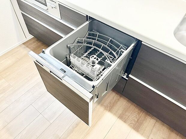 面倒な片づけは食洗機にお任せ！家事の負担が減って心と時間にゆとりができます。