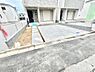 駐車場：車の出し入れスムーズ！並列駐車2台分のカースペース付きです。