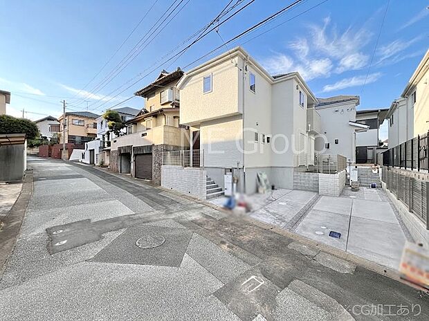 前面道路はきちんと整備されています  