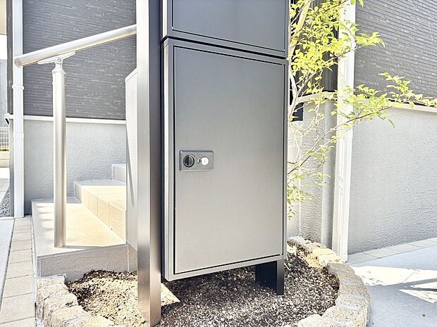 外観「宅配ボックス」時間を気にせず宅配物をいつでも安全に受け取れます。 
