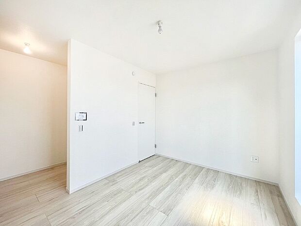 ウォークインクローゼットがあるお部屋！季節ごとの入れ替えも不要で便利です。