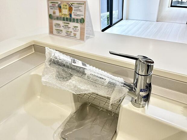 いつでも清潔なおいしいお水を。一つの水栓で水道水と浄水を使い分け。