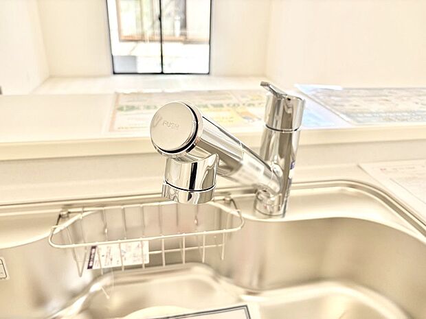 いつでも清潔なおいしいお水を。一つの水栓で水道水と浄水を使い分け。