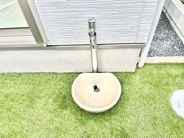 ガーデニングやお掃除に便利な外水栓  