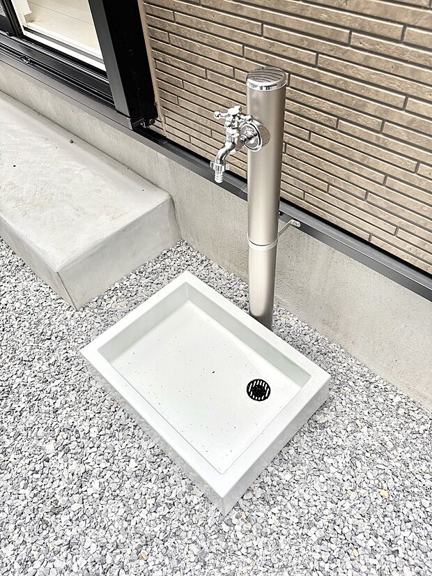 ガーデニングやお掃除に便利な外水栓  