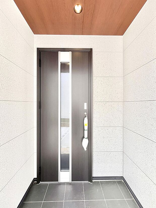 大切な家族、来客を出迎える玄関。