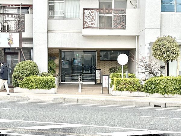 落ち着いた雰囲気のエントランス