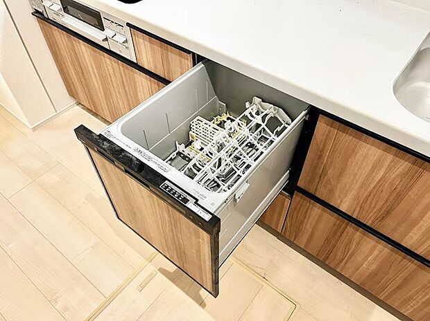 面倒なお片づけは食洗機にお任せ！家事の負担が減って、時間にも気持ちにもゆとりができます。