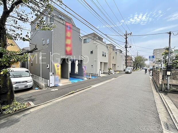 前面道路はきちんと整備されています