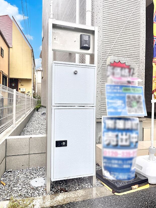 シンプルデザインのポスト。