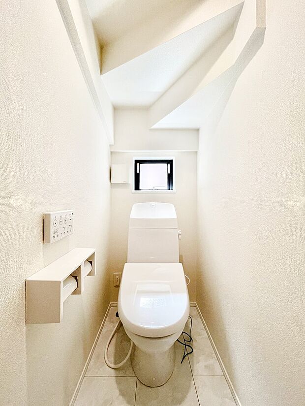 明るく清潔感のあるトイレです。