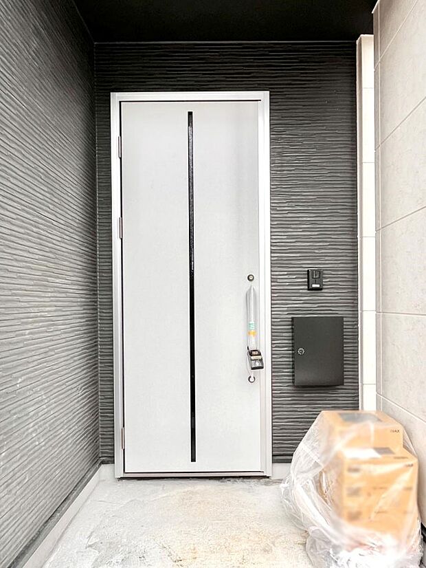 大切な家族、来客を出迎える玄関。
