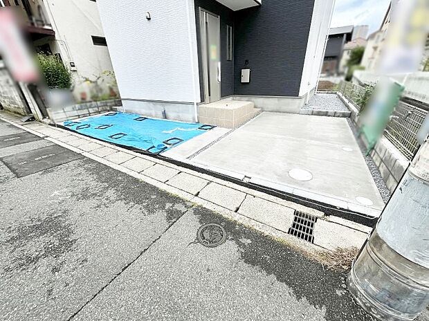 目の前が駐車場だと雨の日も大量にお買い物をした時も便利ですね