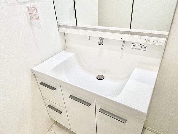 ハンドシャワー付き！使いやすい洗面台。