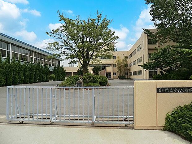中学校 1300m 吉川市立中央中学校