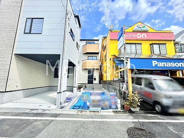 シンプルで落ち着きのある建物は住むかたの個性でオリジナルなものになっていきます。