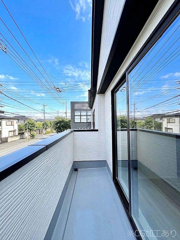 暖かな陽光が降り注ぐバルコニーはお洗濯におすすめ。爽やかな風も心地よいです。