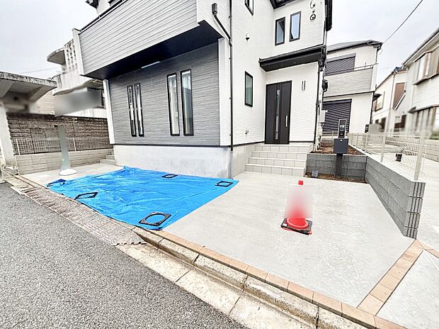 目の前が駐車場だと雨の日も大量にお買い物をした時も便利ですね
