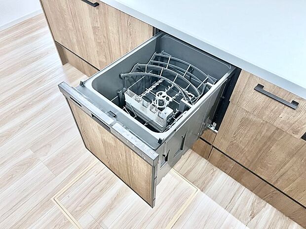 面倒なお片づけは食洗機にお任せ！家事の負担が減って、時間にも気持ちにもゆとりができます。