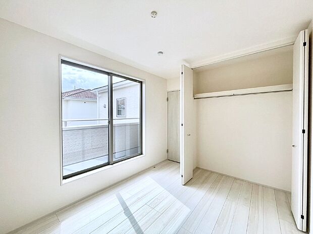 爽やかな日差しがお部屋全体を優しく包み込んでくれます