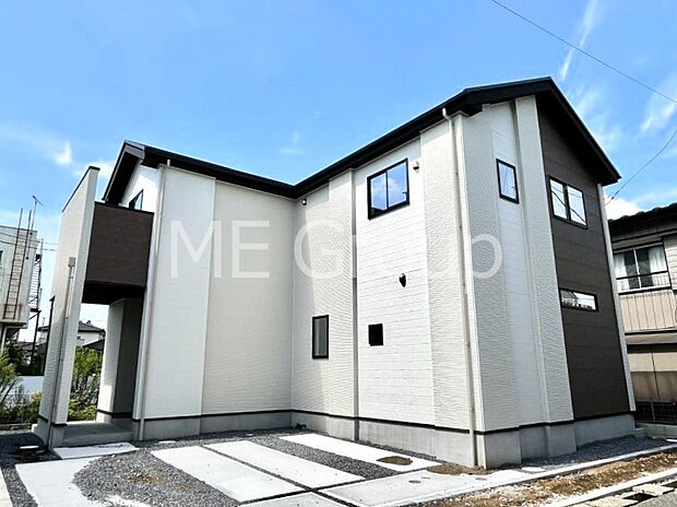 たっぷりの陽光と心地よい風が舞い込む住まい　