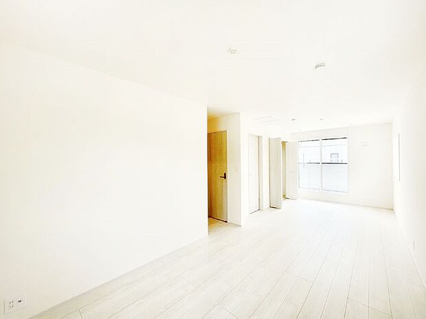 ライフスタイルに合わせて2部屋として利用できる広々とした洋室。