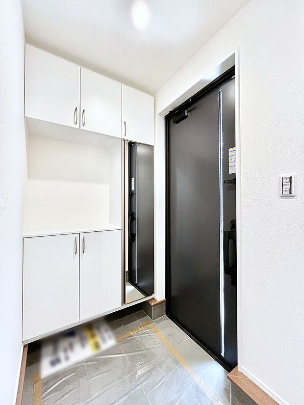 飾り棚を利用して、お越しいただくお客様をおもてなしできます。