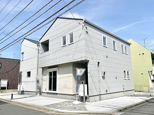 シンプルで落ち着きのある建物は住むかたの個性でオリジナルなものになっていきます。