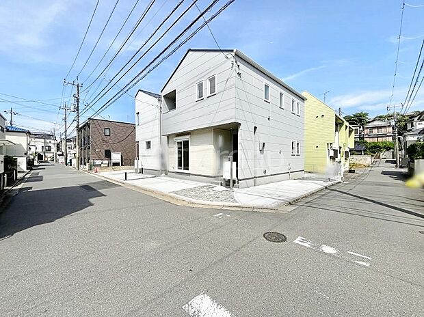 角地なので日当たりも良く、お家が堂々として見えます。