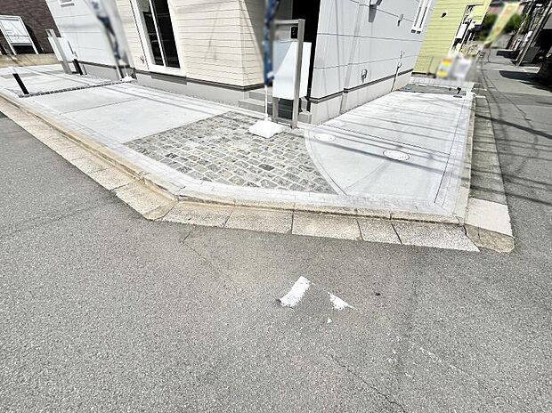 駐車2台可能!急なお客様の駐車に。また、ご家族の自転車スペースとしても大活躍。