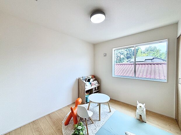 子ども部屋にぴったりの明るい空間。