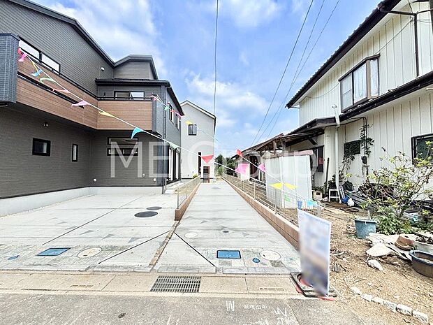 シンプルで落ち着きのある建物は住むかたの個性でオリジナルなものになっていきます。