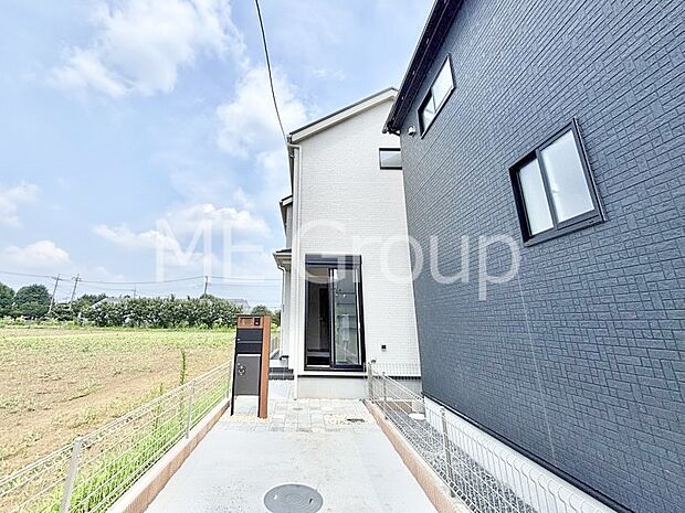 洗練された外観、上質な住空間が広がる室内は永く安心して過ごせる住居です。