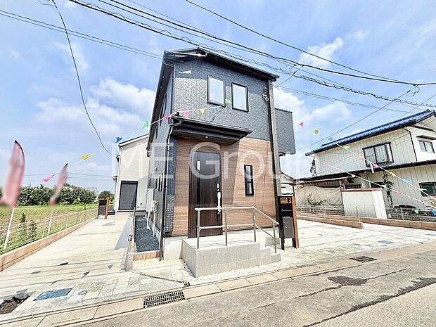シンプルで落ち着きのある建物は住むかたの個性でオリジナルなものになっていきます。