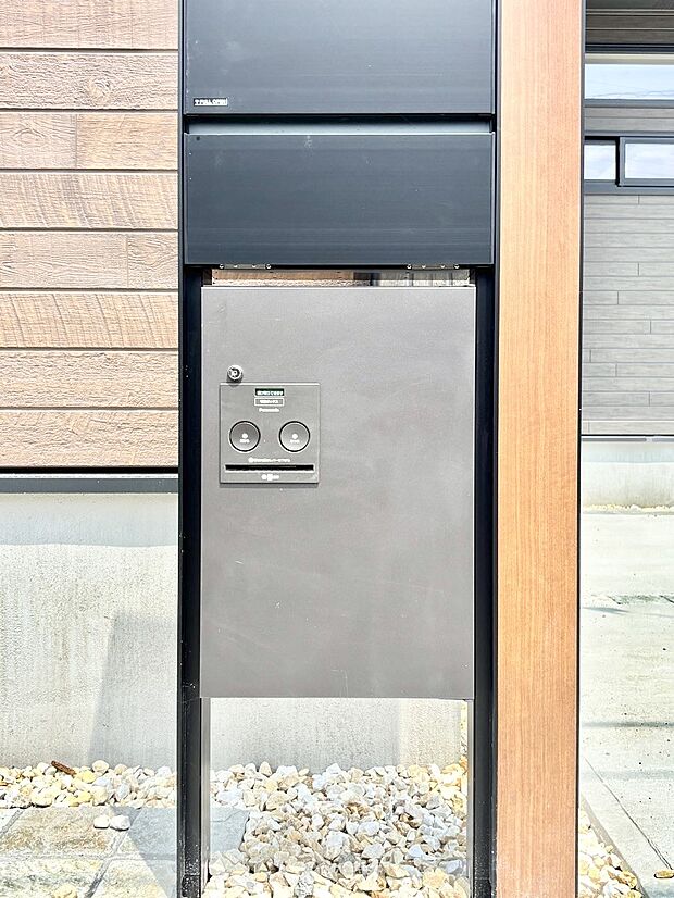 外観「宅配ボックス」 時間を気にせず宅配物をいつでも安全に受け取れます。