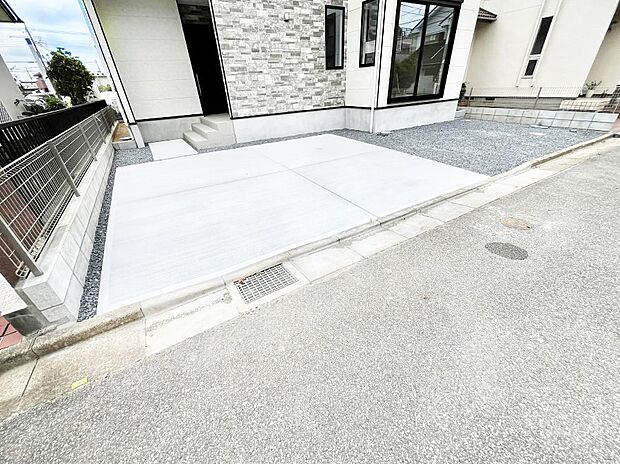 駐車2台可能!急なお客様の駐車に。また、ご家族の自転車スペースとしても大活躍。